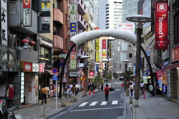 10 Melhores lugares para visitar no Japão 7 rua comercial em tokyo 600x399 1