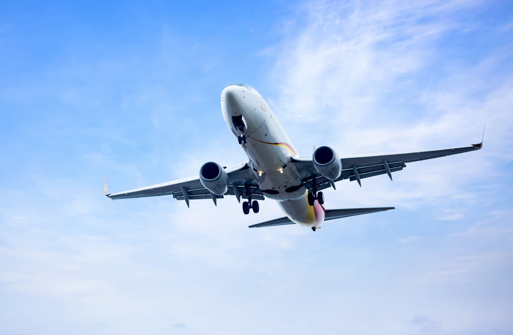 Como funciona o serviço de fretamento de avião? 1 aviao caindo