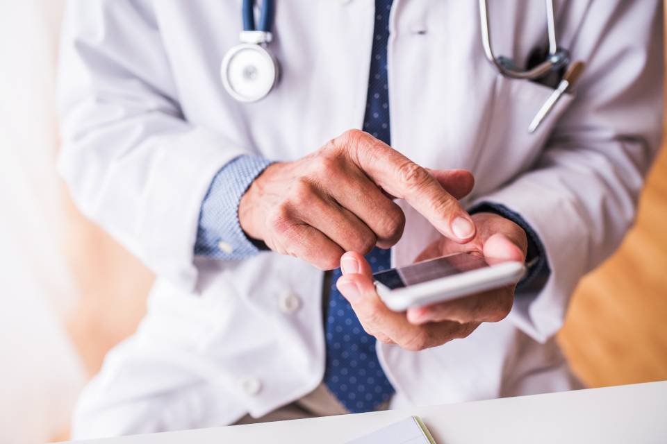 O Papel Vital da Tecnologia: Como os Computadores Transformaram a Assistência Médica nos Hospitais 2 comunicacao